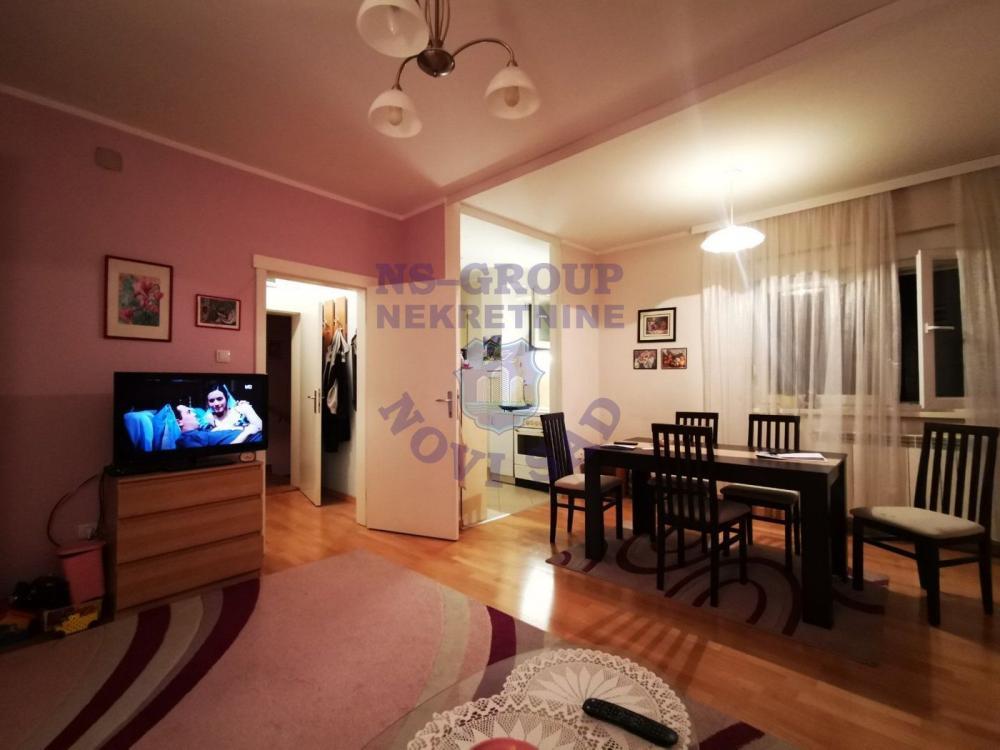 Glavna slika -Odlican dvoiposoban stan na potezu Bulevaru Oslobodjenja!