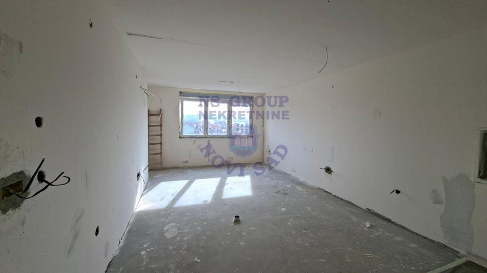 Slika 1 - Trosoban, 60m2, Adice Novi Sad, sa terasom, ima lift