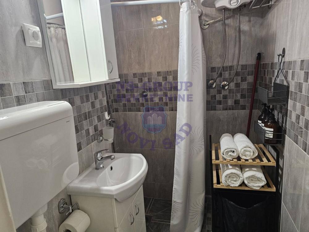 Slika 4 - Jednosoban, 30m2, Železnički park Novi Sad, sa terasom