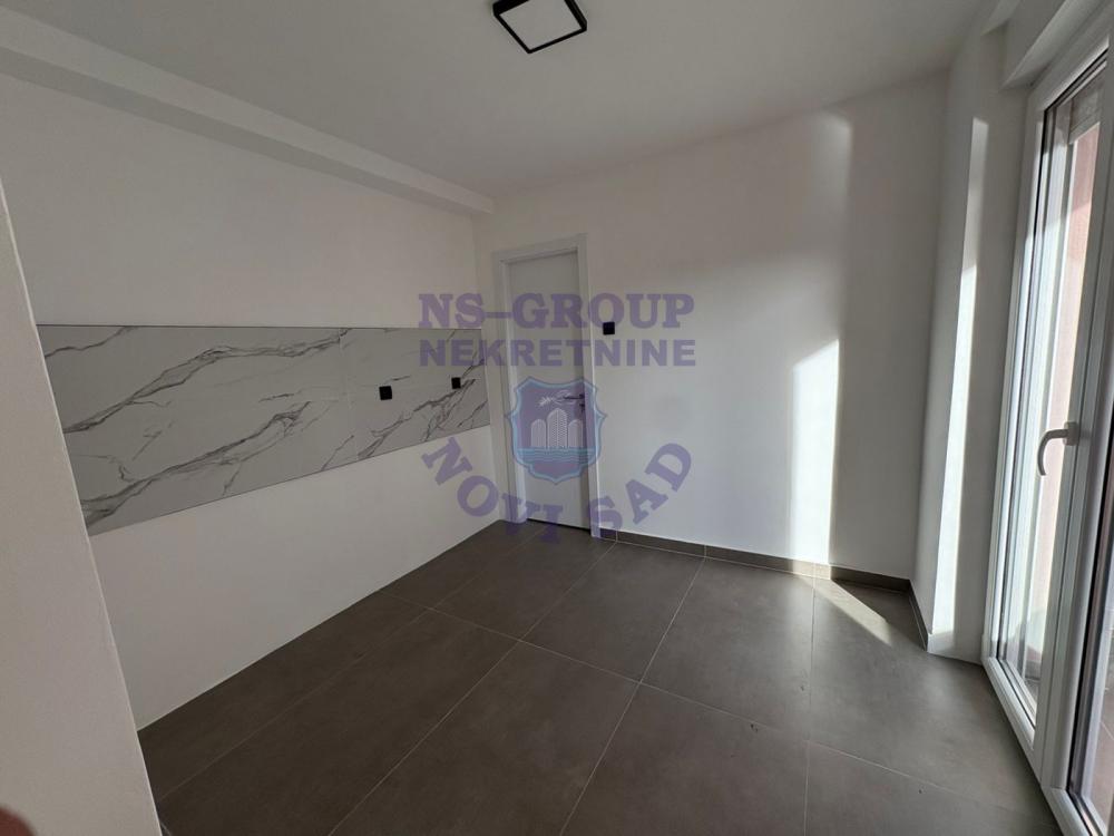 Slika 4 - Dvosoban, 49m2, Adamovićevo naselje Novi Sad, sa terasom