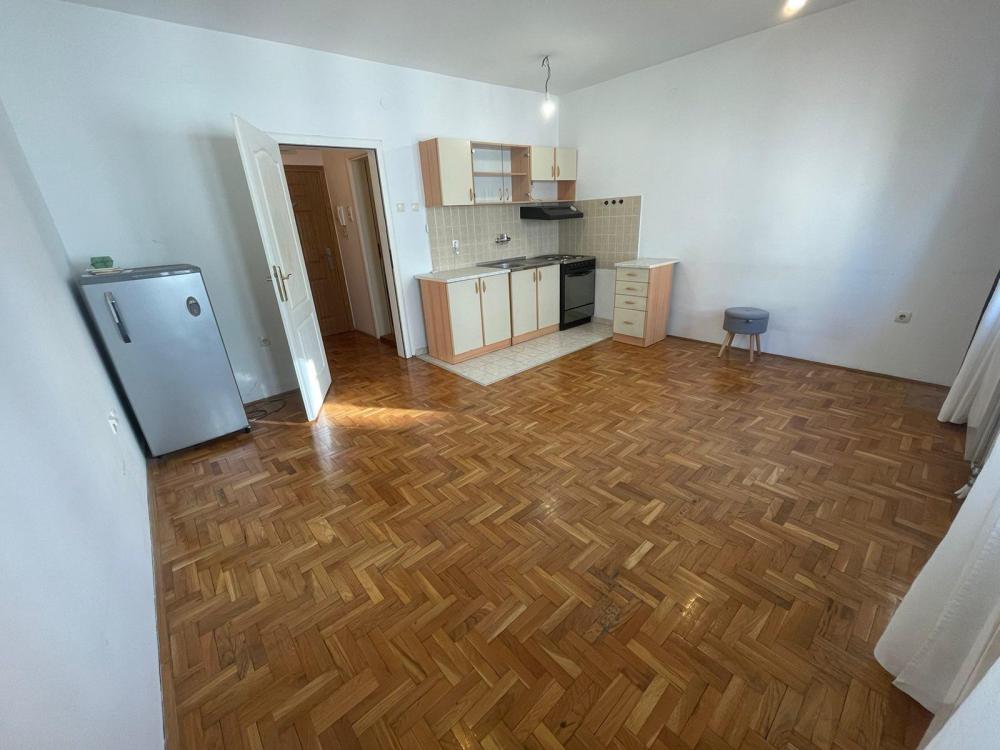 Slika 2 - Stan,NOVI SAD,BULEVAR EVROPE,kv: 26, € 84400, ID: 1019303