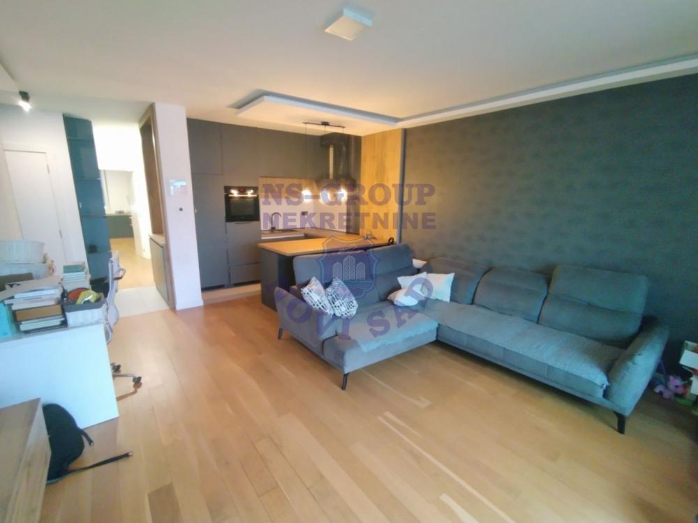 Slika 1 - Trosoban, 74m2, Telep Novi Sad, sa terasom, ima lift