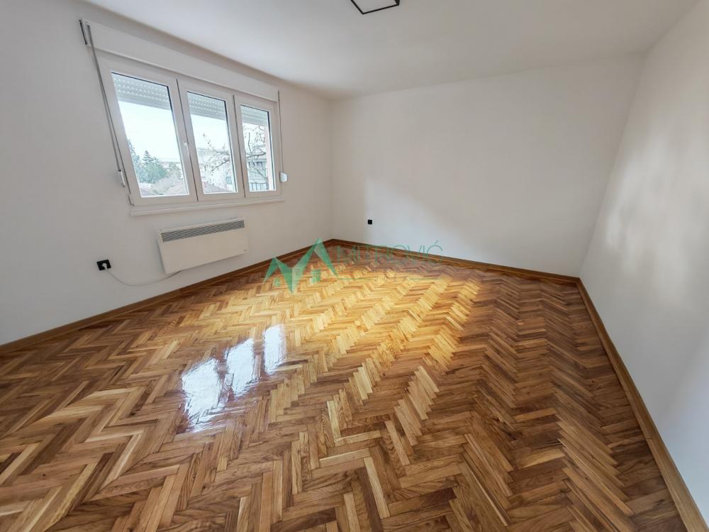 Slika 1 - Cara Dušana, 49m2. Renoviran dvosoban stan. 