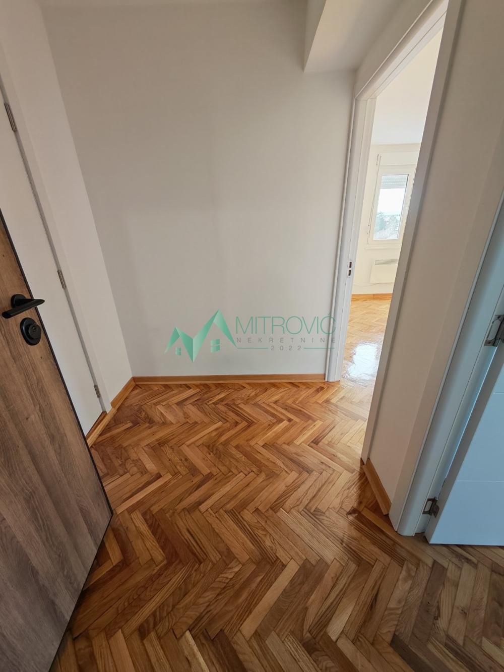 Slika 8 - Cara Dušana, 49m2. Renoviran dvosoban stan. 