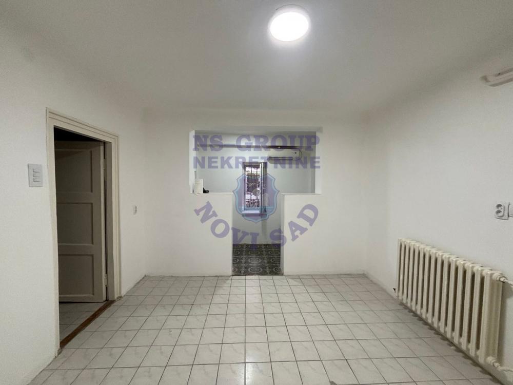 Slika 5 - Odlican dvosoban stan u Centru!