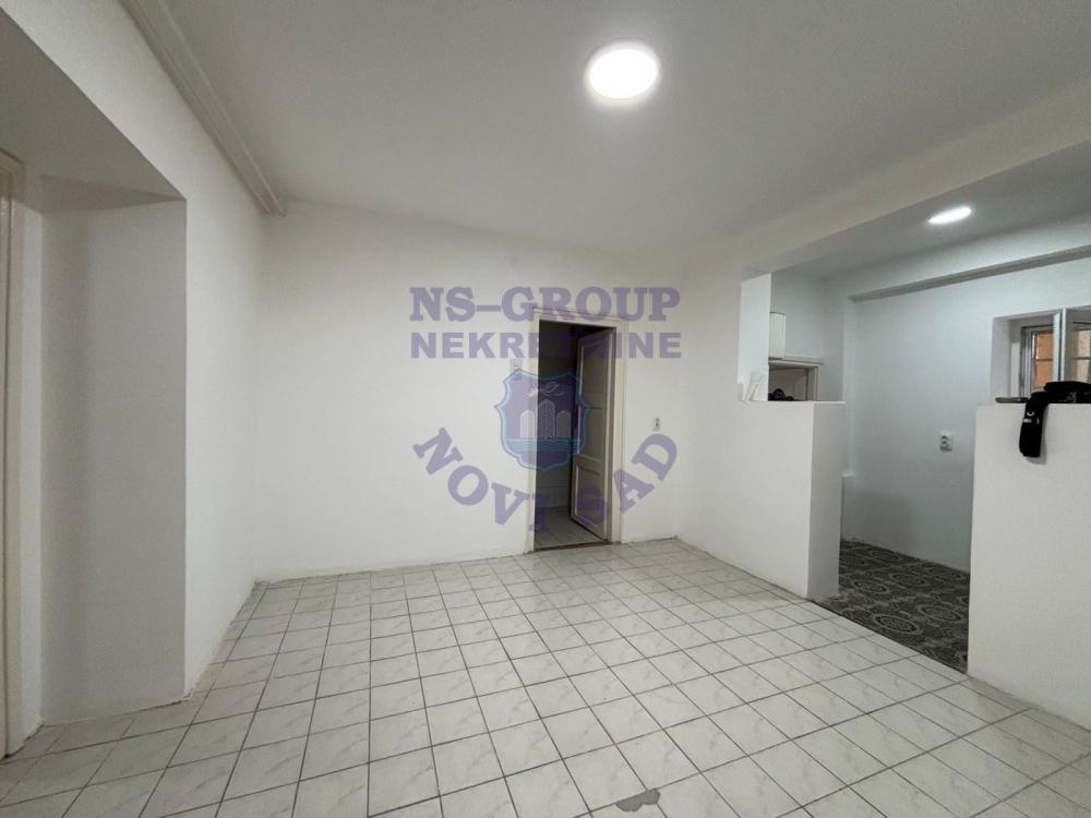 Slika 8 - Odlican dvosoban stan u Centru!