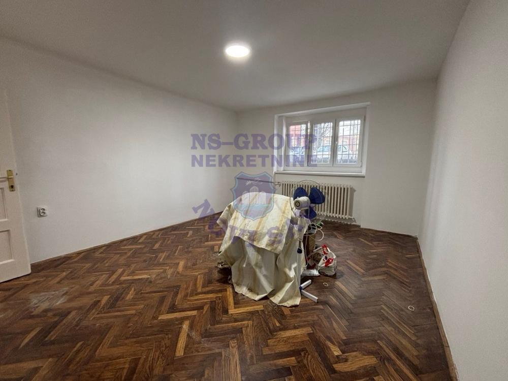 Slika 3 - Odlican dvosoban stan u Centru!