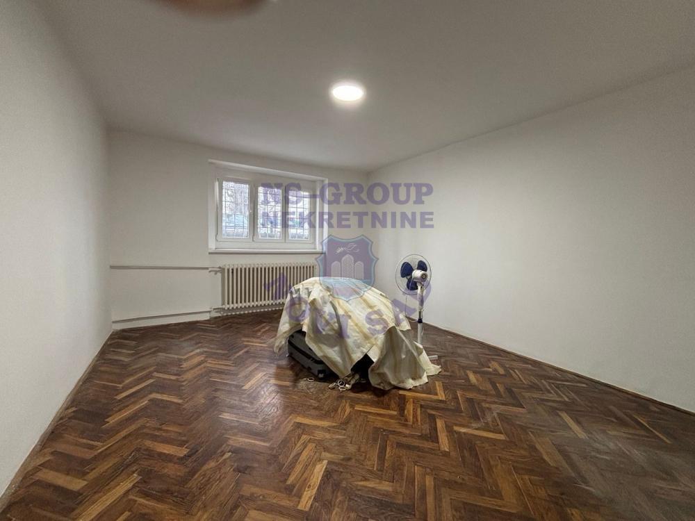 Glavna slika -Odlican dvosoban stan u Centru!