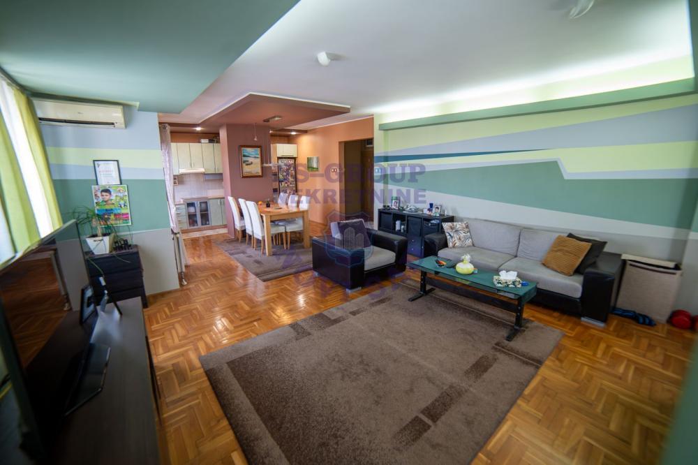 Slika 1 - Odlican trosoban stan na Bulevaru Evrope!