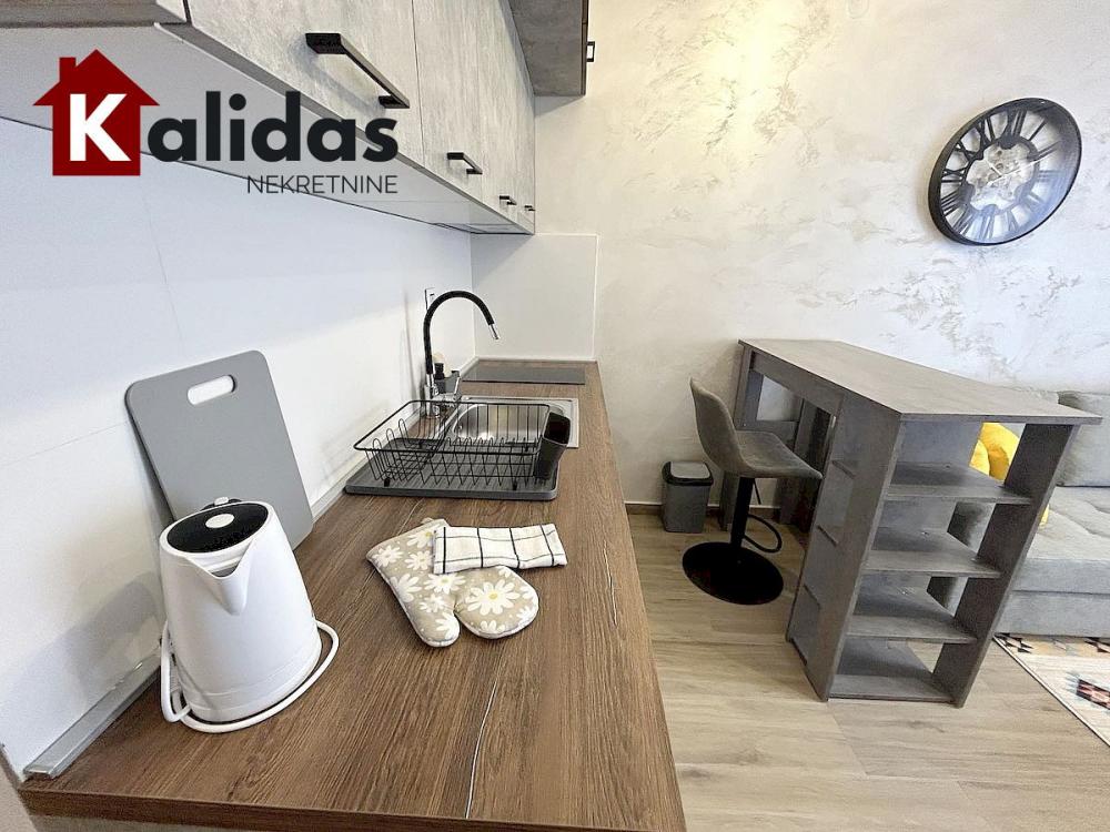 Slika 3 - Stan,NOVI SAD,CENTAR,kv: 24, € 103000, ID: 1008607