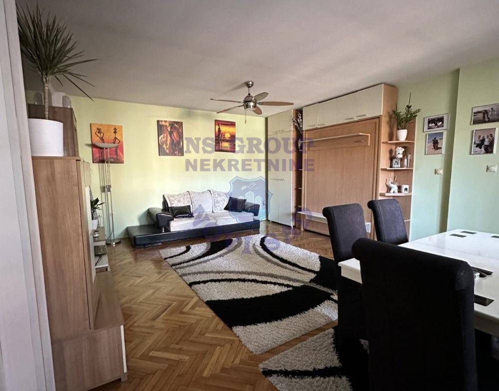 Glavna slika -Odličan trosoban stan na N. Detelinari