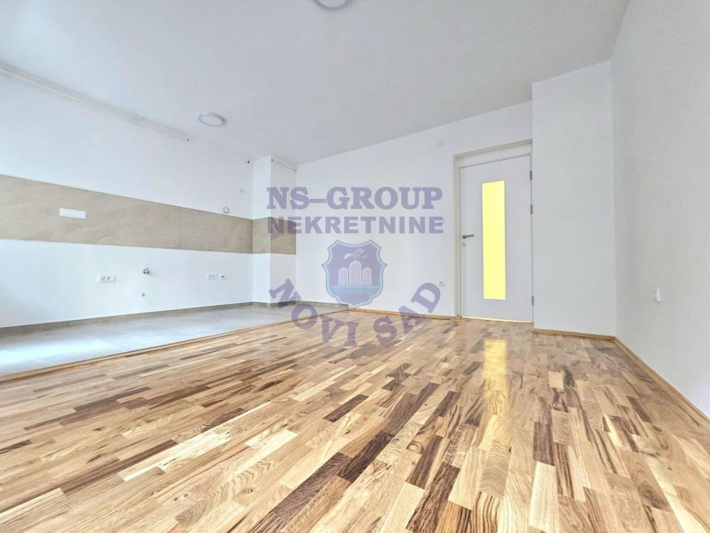 Slika 3 - Dvosoban, 43m2, Adamovićevo naselje Novi Sad, sa terasom