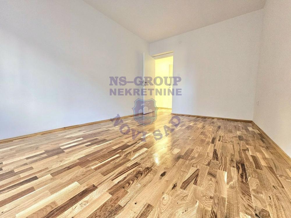 Slika 5 - Dvosoban, 43m2, Adamovićevo naselje Novi Sad, sa terasom