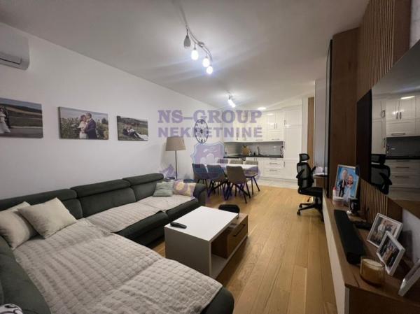 Slika 2 - Dvosoban, 44m2, Bulevar patrijarha Pavla (Somborski bulevar) Novi Sad, sa terasom, ima lift