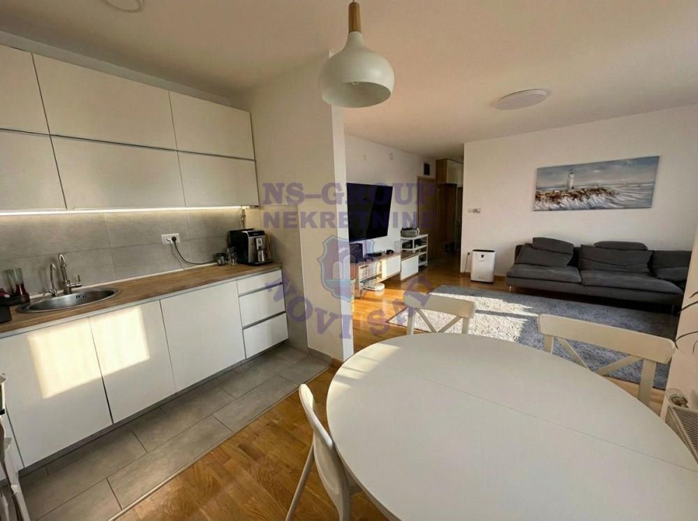 Slika 1 - Trosoban, 61m2, Podbara Novi Sad, sa terasom, ima lift