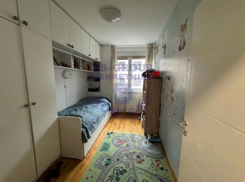 Slika 4 - Trosoban, 61m2, Podbara Novi Sad, sa terasom, ima lift