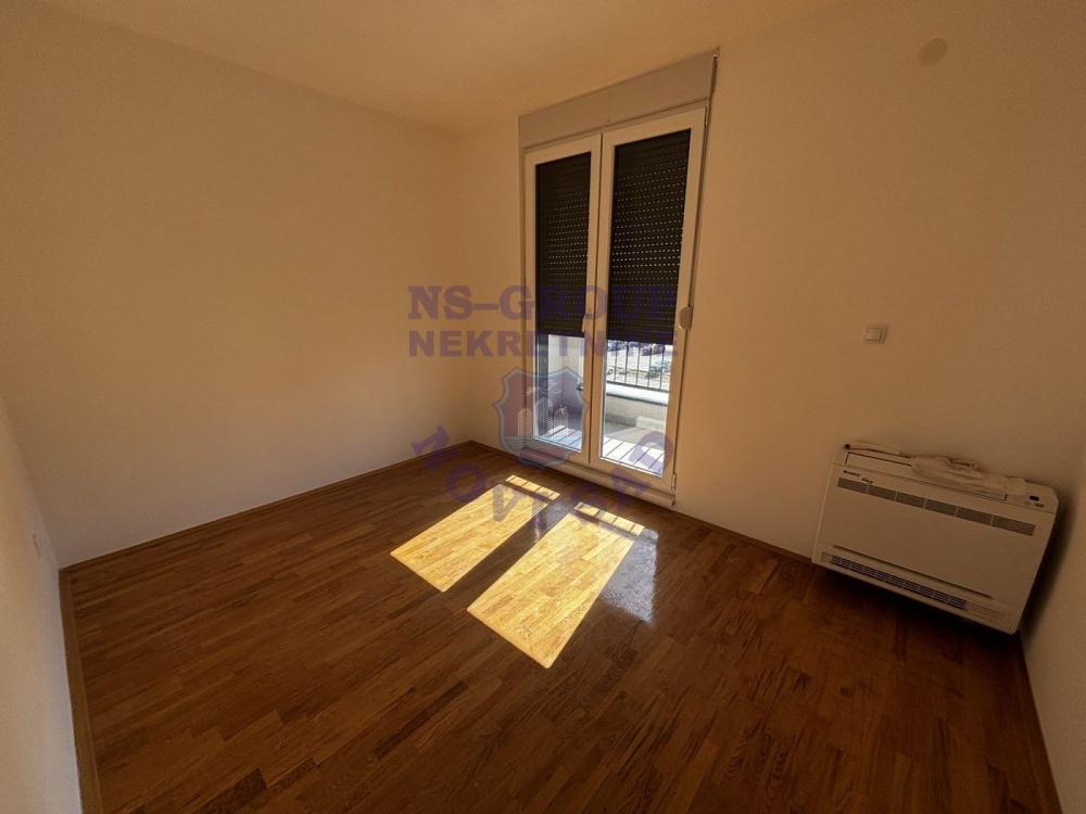 Slika 5 - Prelep porodični stan u Petrovaradin