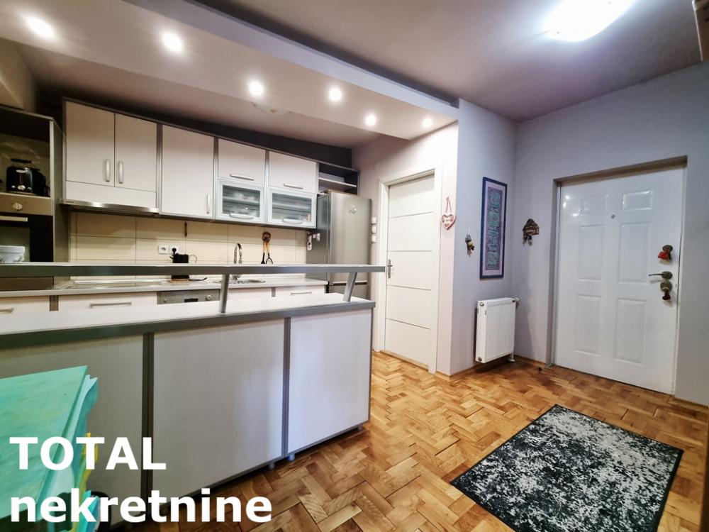 Slika 3 - Stan,NOVI SAD,BULEVAR EVROPE,kv: 75.00, € 138000, ID: 1102330