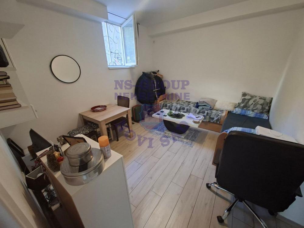 Glavna slika -Odlična garsonjera na Novom Naselju!