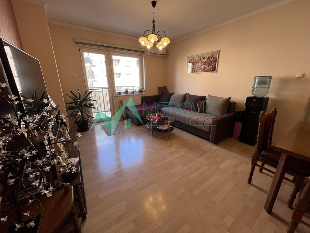 Slika 2 - Novi Sad, Nova Detelinara - Svetao, dobro organizovan trosoban stan sa parking mestom! 