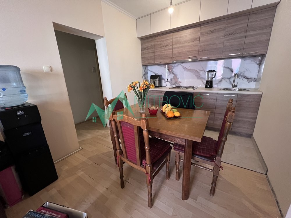 Slika 6 - Novi Sad, Nova Detelinara - Svetao, dobro organizovan trosoban stan sa parking mestom! 