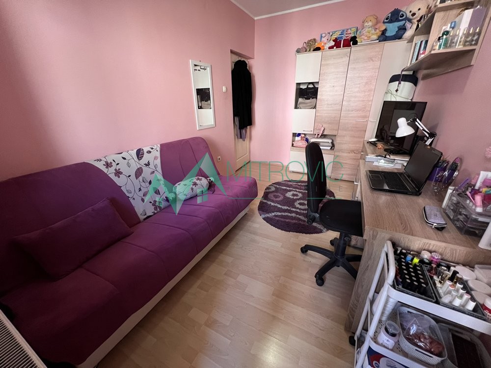 Slika 9 - Novi Sad, Nova Detelinara - Svetao, dobro organizovan trosoban stan sa parking mestom! 