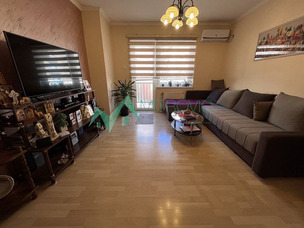 Slika 1 - Novi Sad, Nova Detelinara - Svetao, dobro organizovan trosoban stan sa parking mestom! 