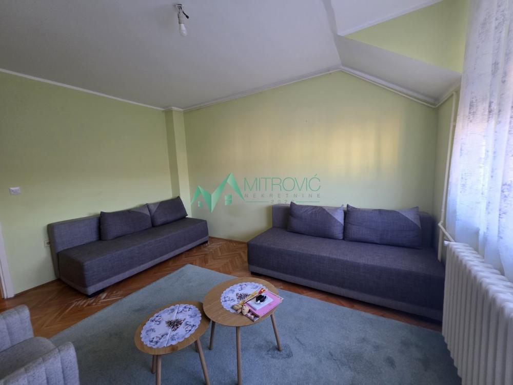 Slika 1 - Stan sa dušom u najlepšem delu Novog naselja 