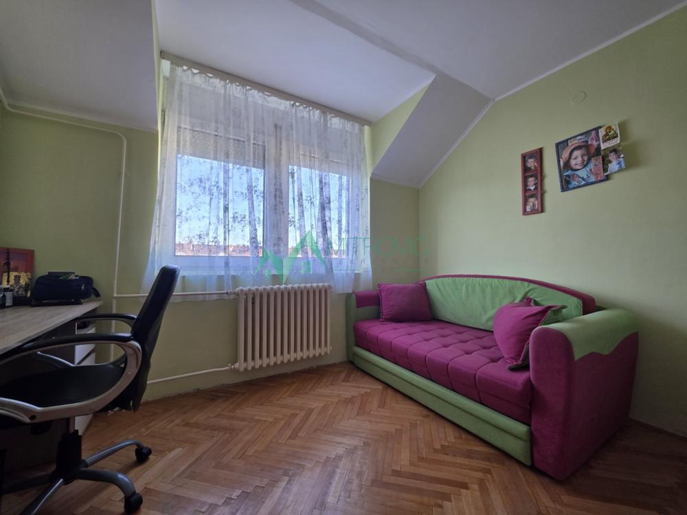 Slika 7 - Stan sa dušom u najlepšem delu Novog naselja 