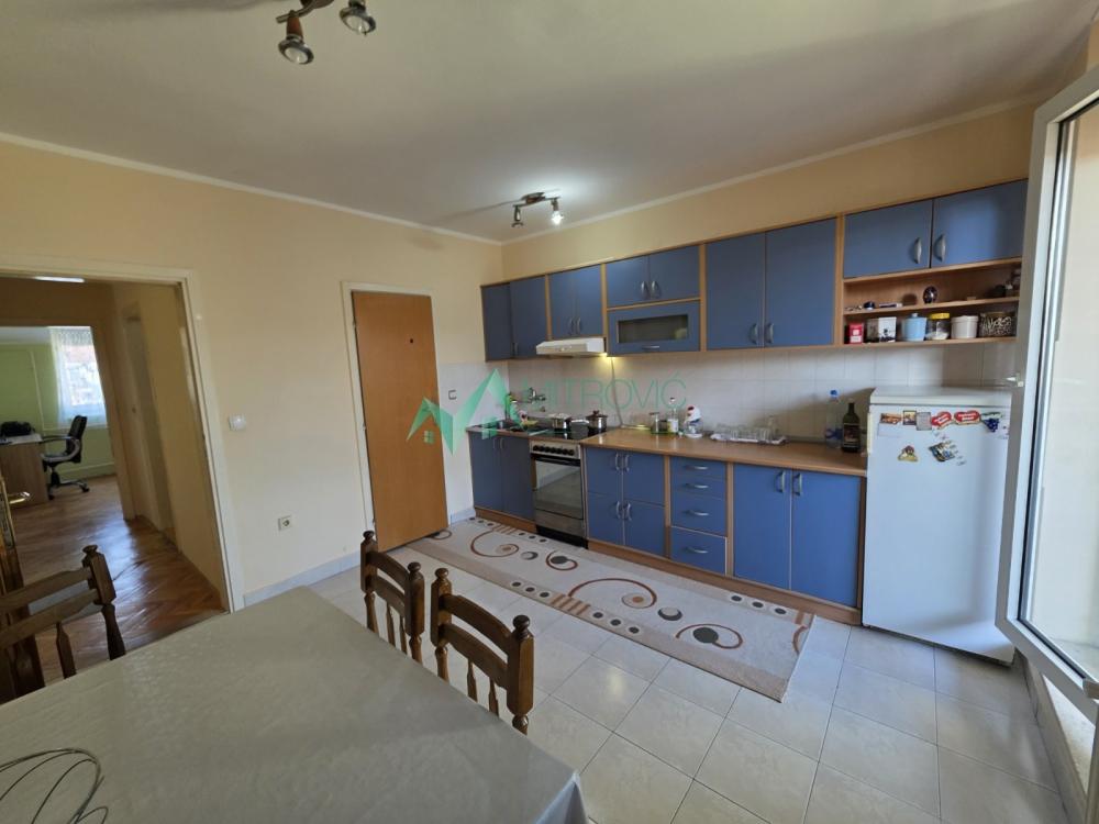 Slika 5 - Stan sa dušom u najlepšem delu Novog naselja 