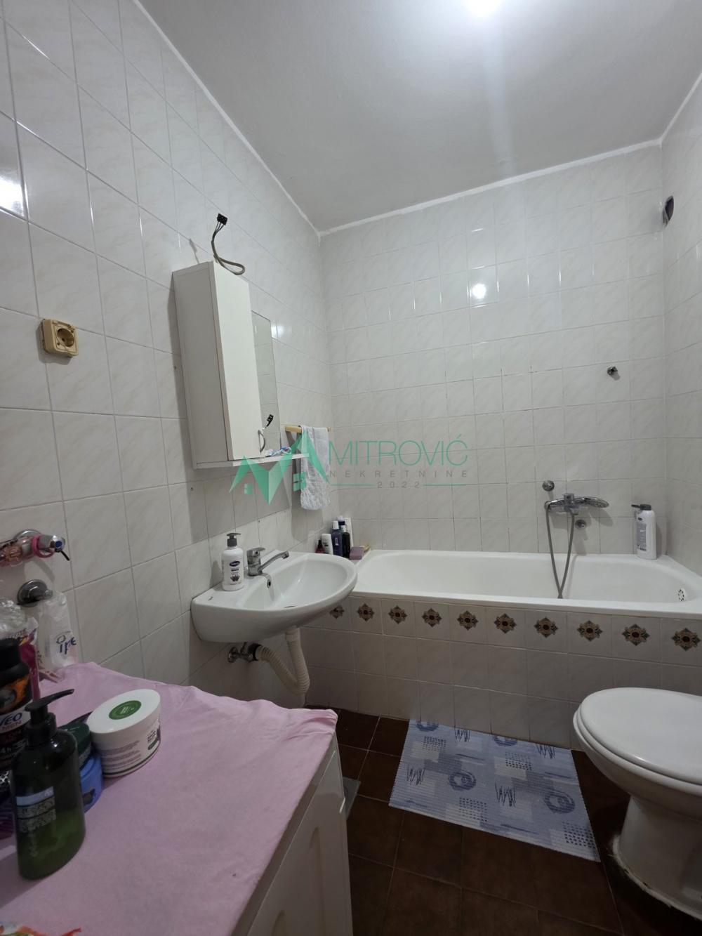 Slika 10 - Stan sa dušom u najlepšem delu Novog naselja 