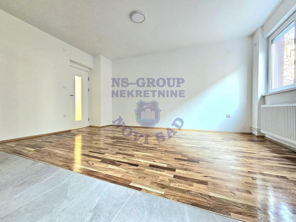 Slika 2 - Dvosoban, 43m2, Adamovićevo naselje Novi Sad, sa terasom