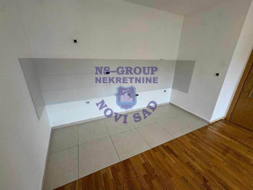 Slika 2 - Trosoban, 64m2, Petrovaradin Novi Sad, sa terasom, ima lift