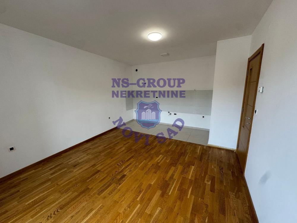 Slika 1 - Trosoban, 64m2, Petrovaradin Novi Sad, sa terasom, ima lift