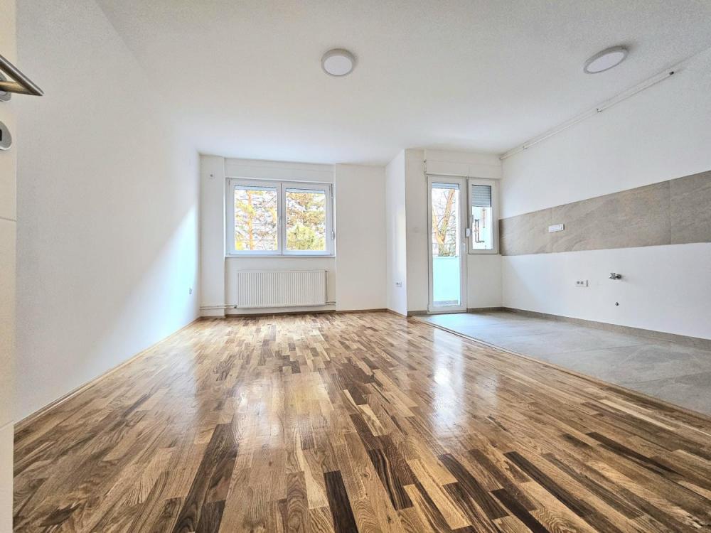 Slika 2 - Stan,NOVI SAD,CARA DUŠANA,kv: 43, € 129780, ID: 1019306