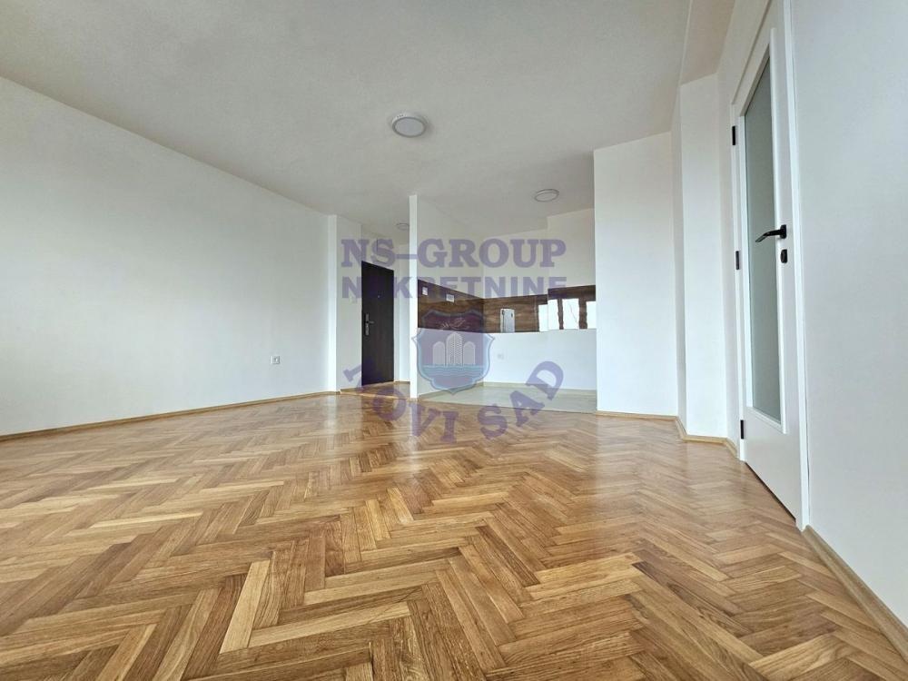 Slika 3 - Kompletno renoviran trosoban stan na Bulevaru!