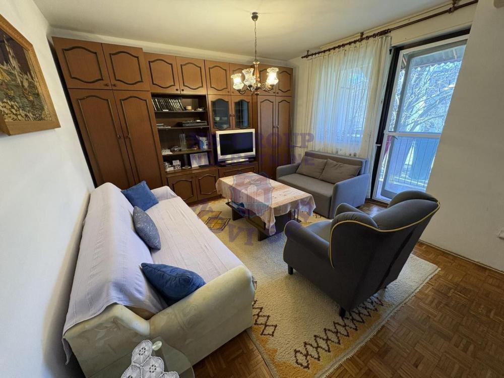 Glavna slika -Odlican trosoban na Novom Naselju!