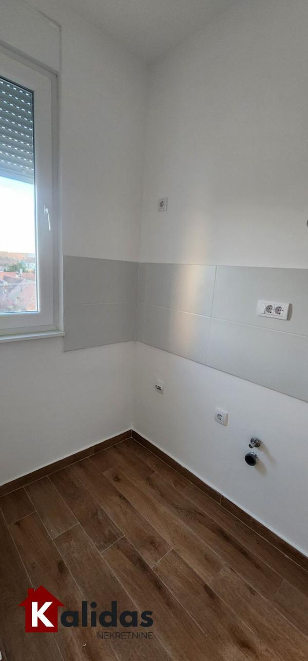 Slika 5 - Stan,PETROVARADIN,PETROVARADIN,kv: 37, € 103000, ID: 1008611