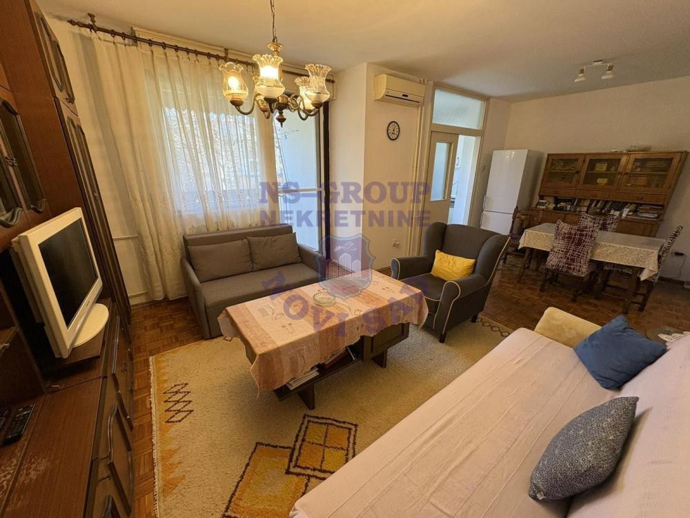 Slika 2 - Trosoban, 69m2, Novo naselje Novi Sad, sa terasom