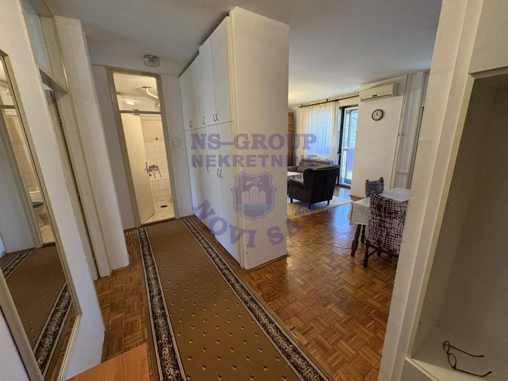 Slika 4 - Trosoban, 69m2, Novo naselje Novi Sad, sa terasom