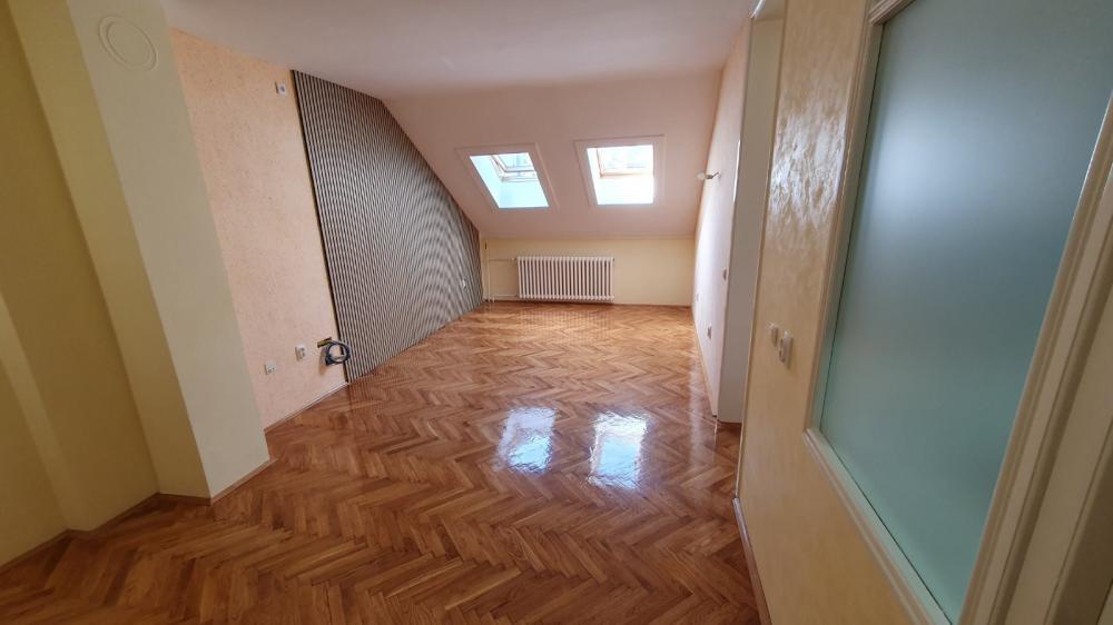 Slika 9 - Stan,NOVI SAD,GRBAVICA,kv: 45.00, € 129000, ID: 1058877