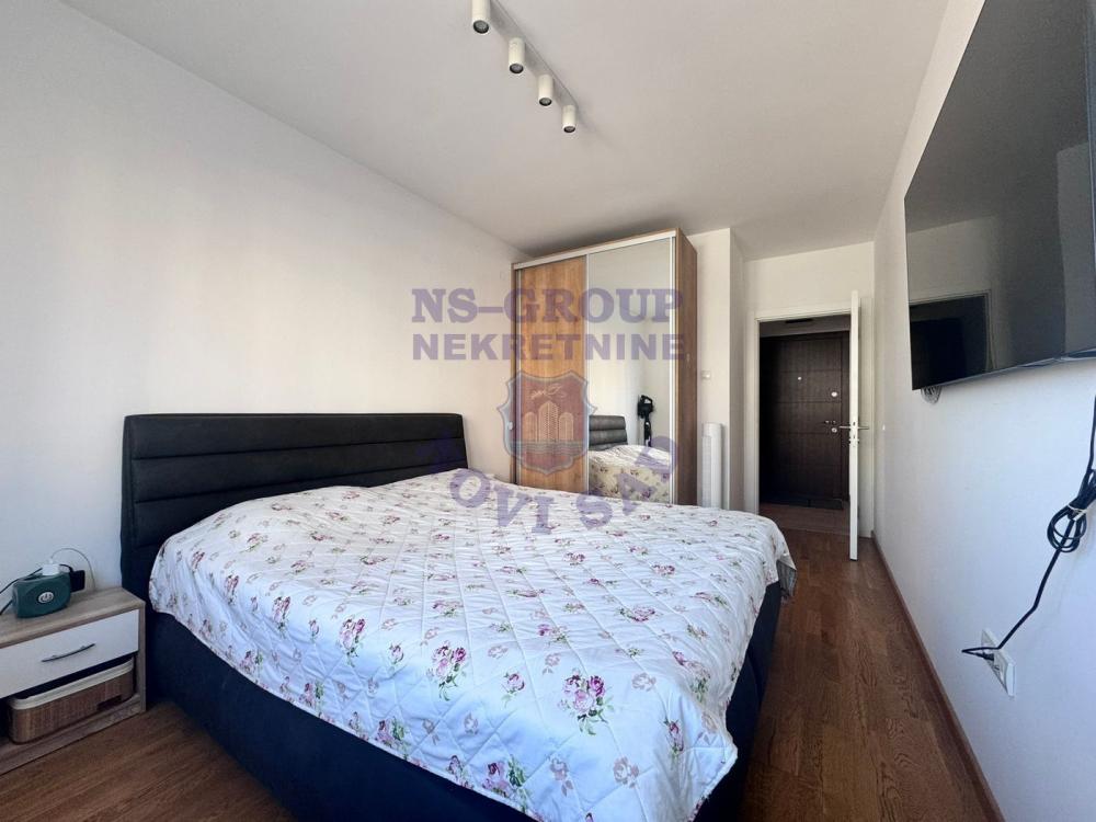 Slika 4 - Trosoban, 61m2, Podbara Novi Sad, sa terasom, ima lift