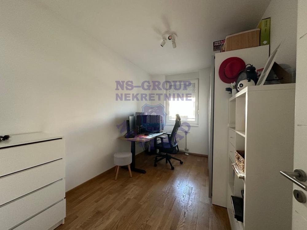 Slika 5 - Trosoban, 61m2, Podbara Novi Sad, sa terasom, ima lift