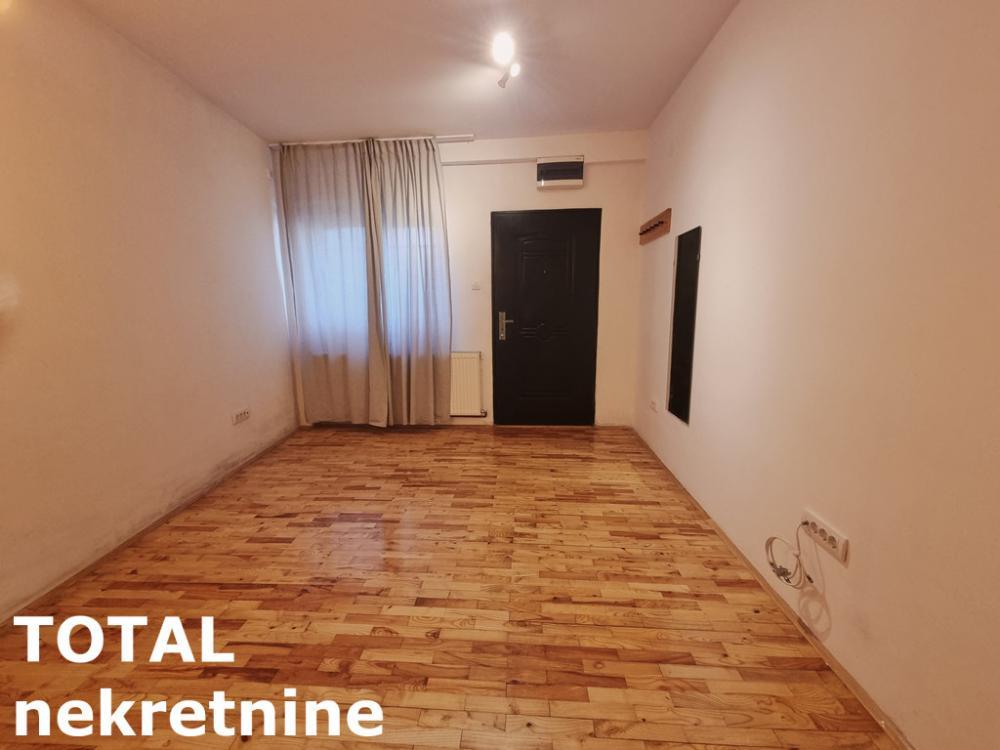 Glavna slika -Stan,NOVI SAD,PODBARA,kv: 18.00, € 68000, ID: 1101971