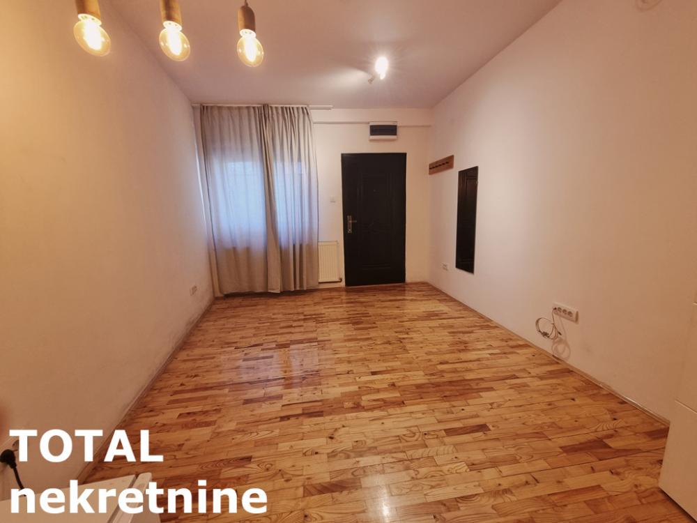 Slika 3 - Stan,NOVI SAD,PODBARA,kv: 18.00, € 68000, ID: 1101971