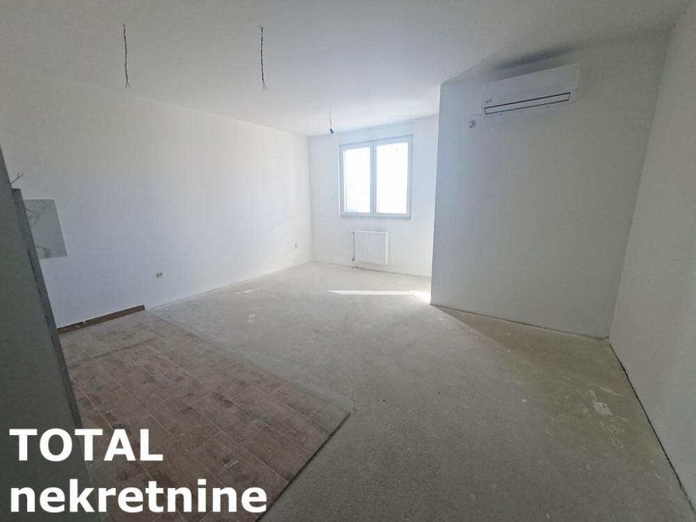 Slika 2 - Stan,PETROVARADIN,MISELUK,kv: 30.00, € 70000, ID: 1102331