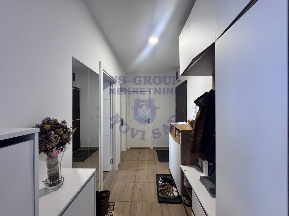 Slika 9 - Trosoban stan sa parking mestom!