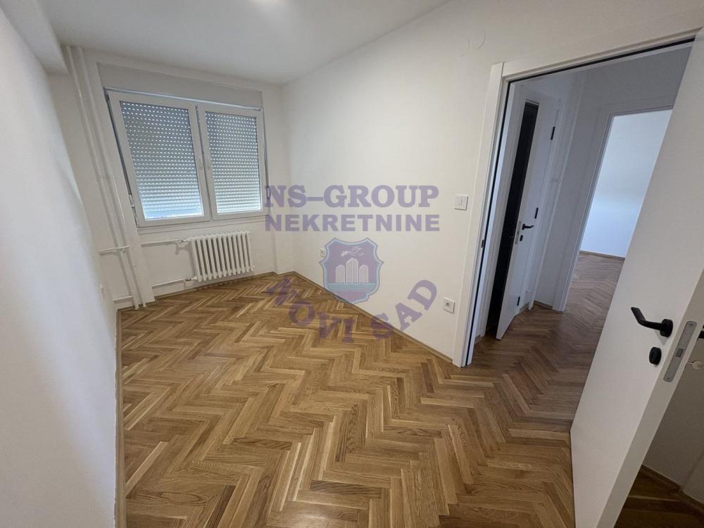 Slika 3 - Š:558140 Trosoban Stan Na Bulevaru! 