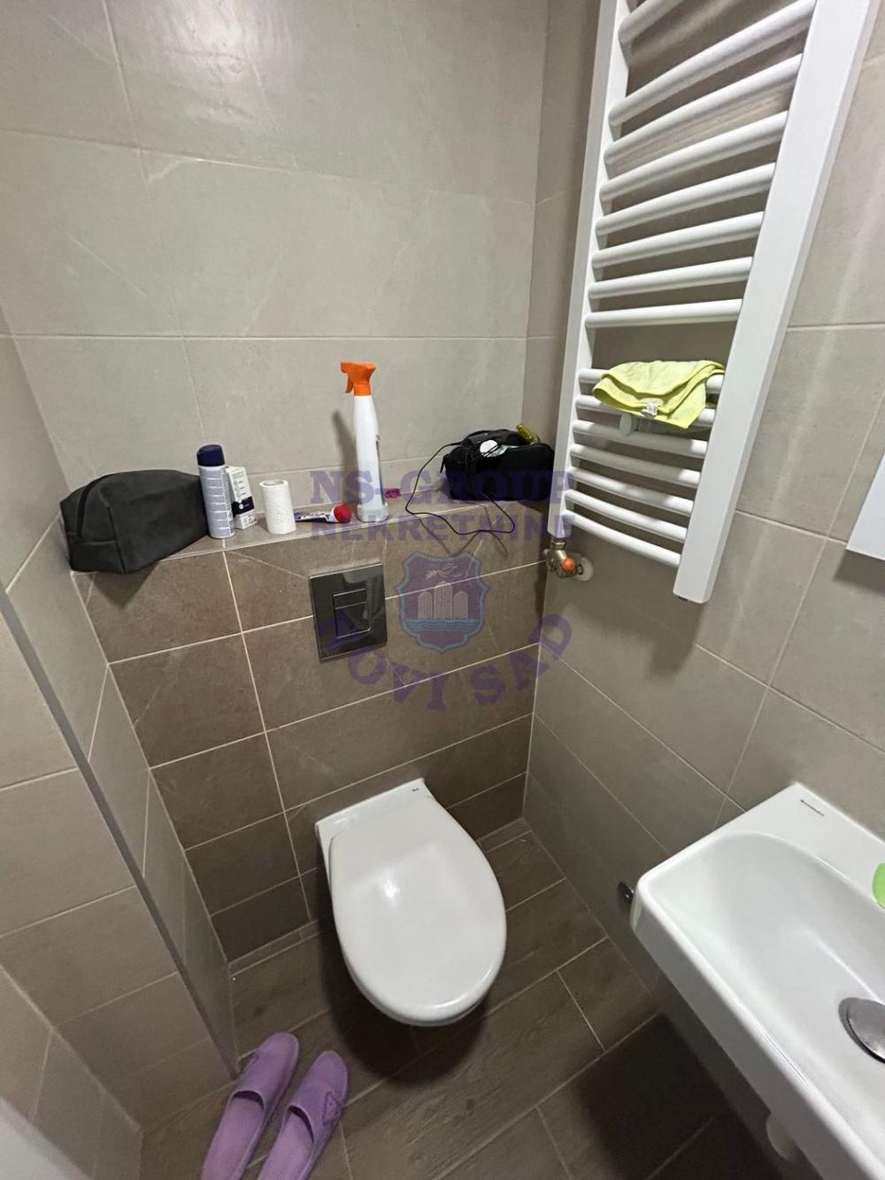 Slika 4 - Odličan četvorosoban stan na Petrovaradinu