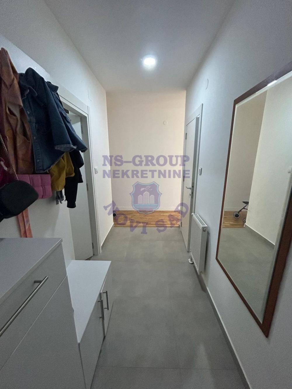 Slika 3 - Odličan četvorosoban stan na Petrovaradinu